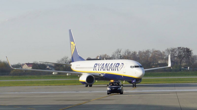 Международные украинские авиалинии 752