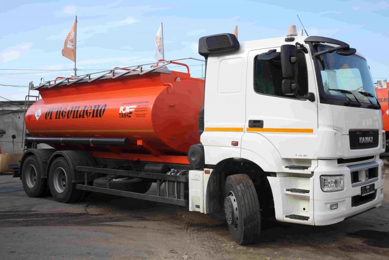 КАМАЗ 65207 топливозаправщик