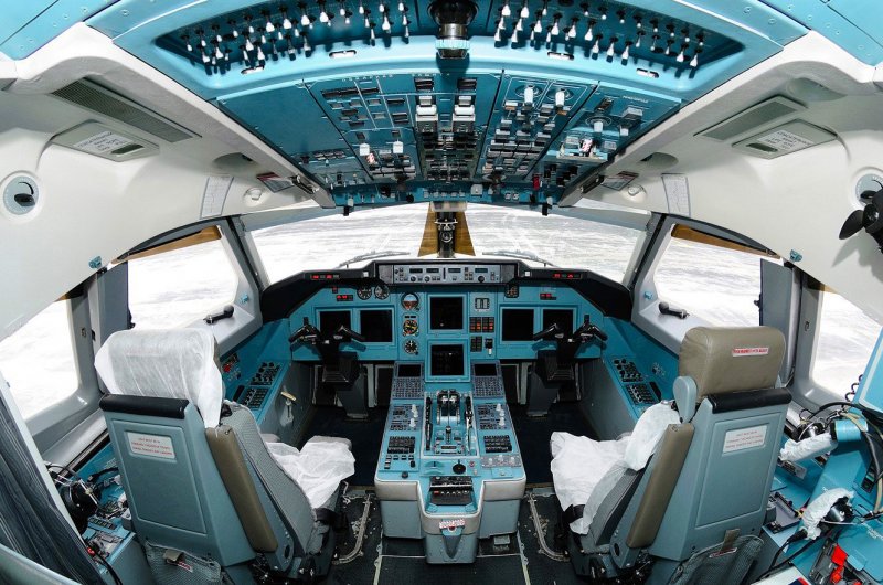 Ту-204 пассажирский самолёт