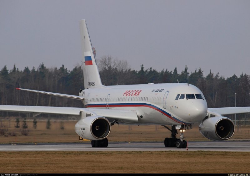 Самолет ту 204 см