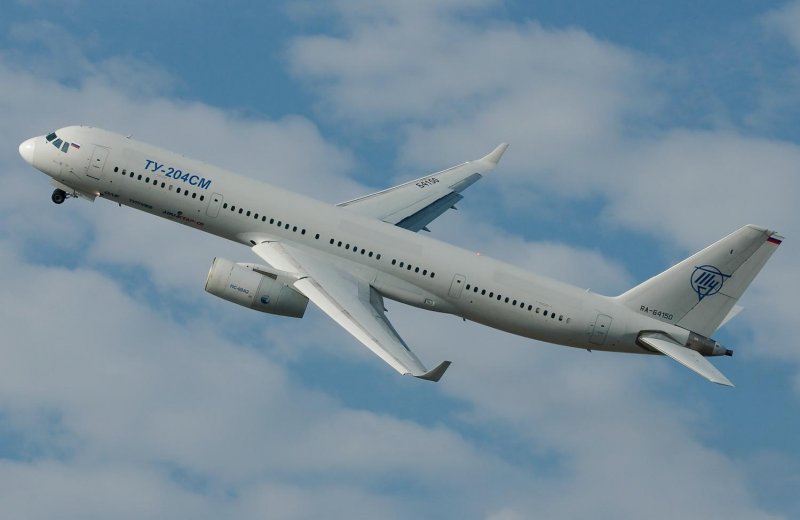 Самолет ту 204 см