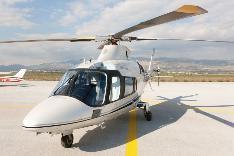 Двухместный самолет Cessna