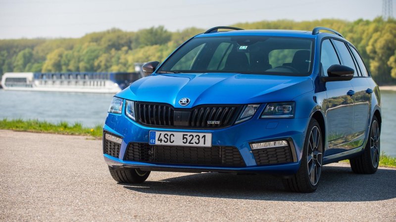 Skoda Octavia RS 2021 белая