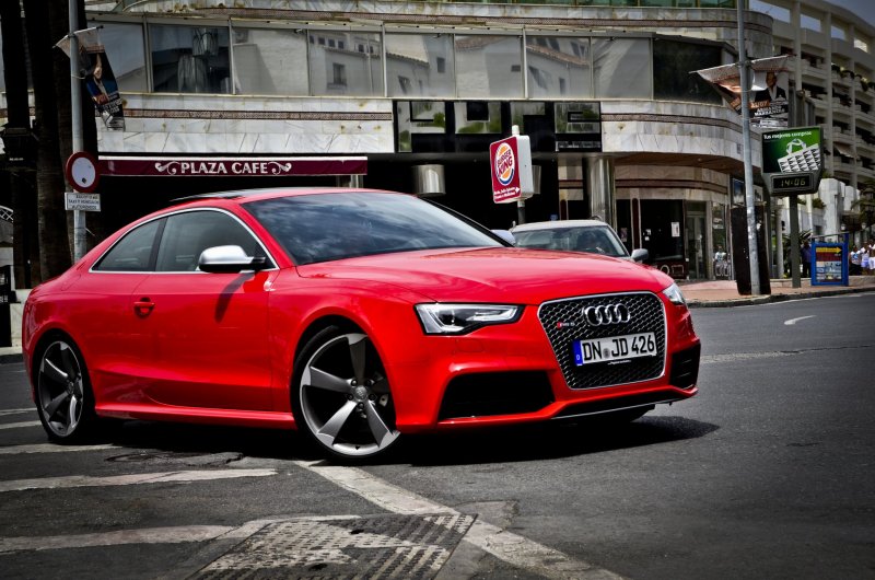 Audi rs5 красная