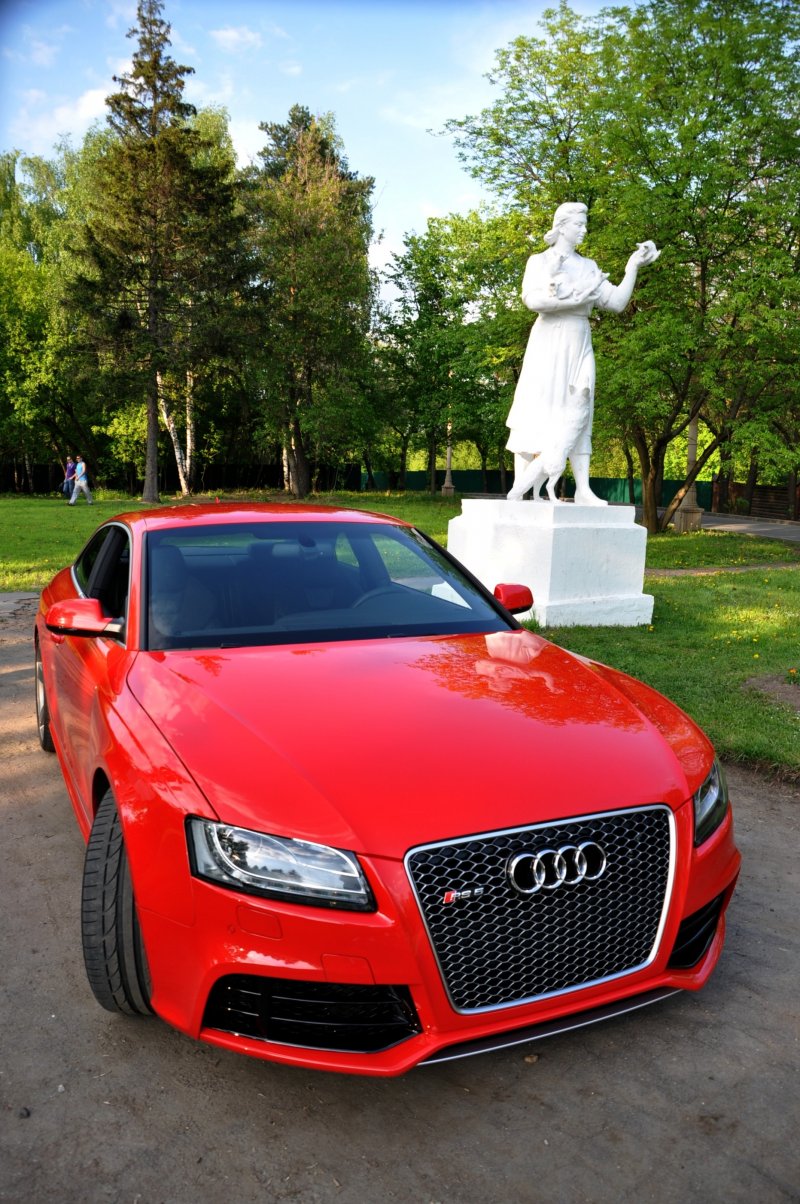 Audi rs5 Red
