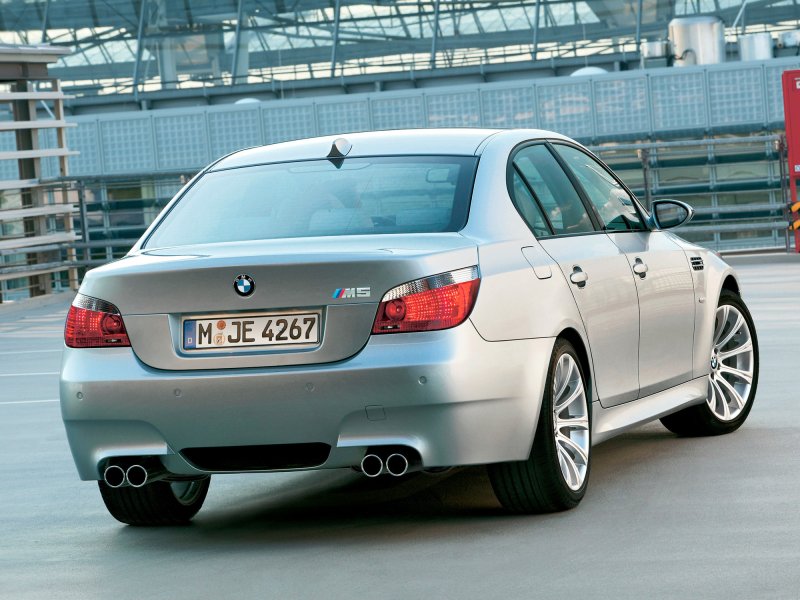BMW m5 e60 2004