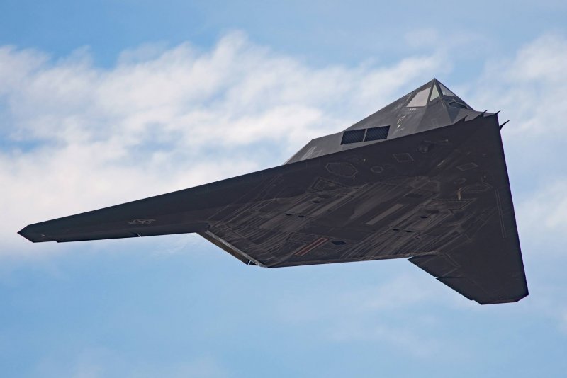 Стелс-бомбардировщик b-2