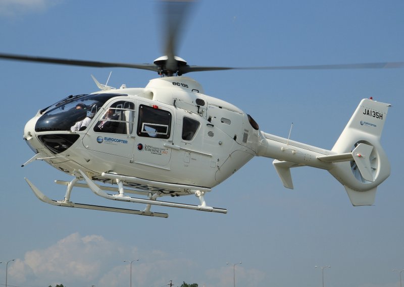 ЕС-135 вертолет