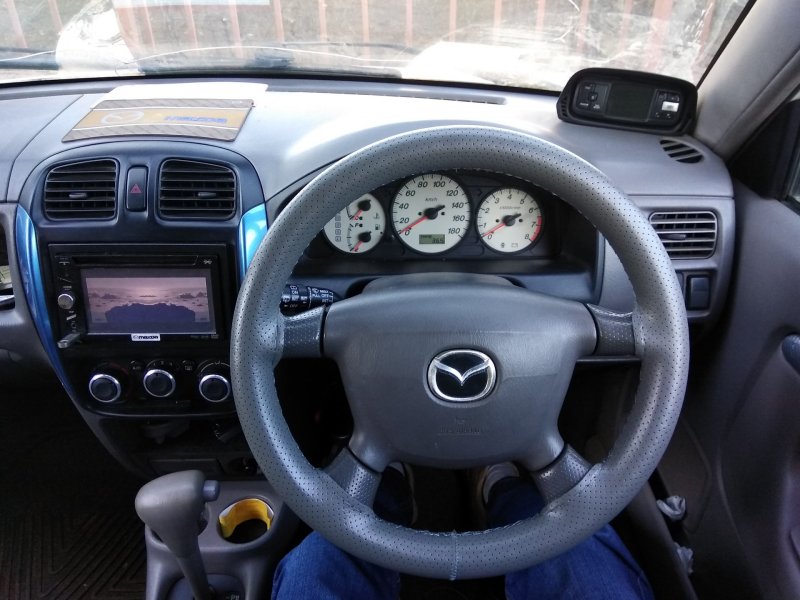 Mazda Demio 2001 салон