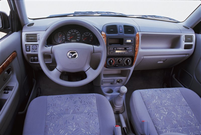 Mazda Demio 2000 салон