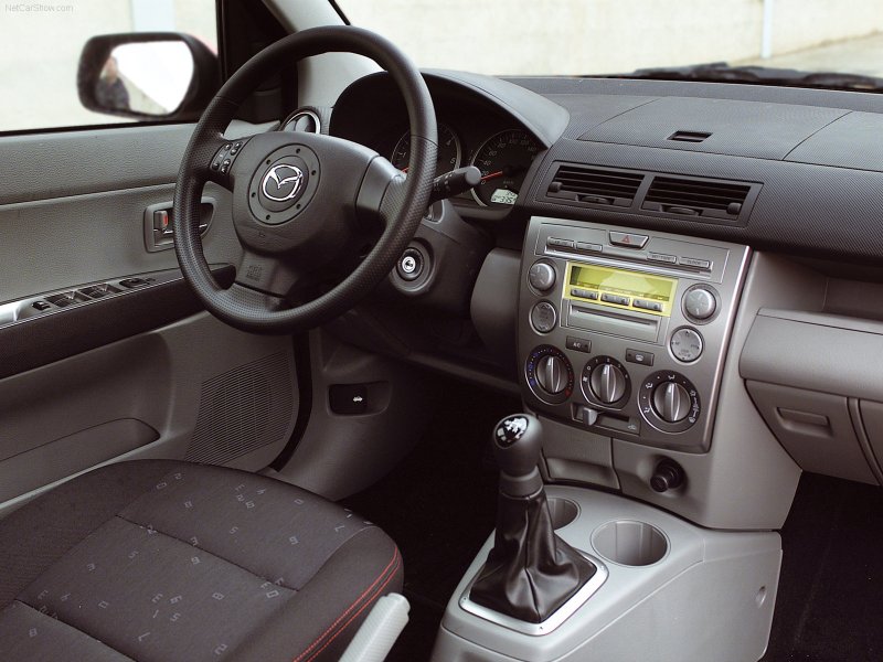 Mazda 2 2003 салон
