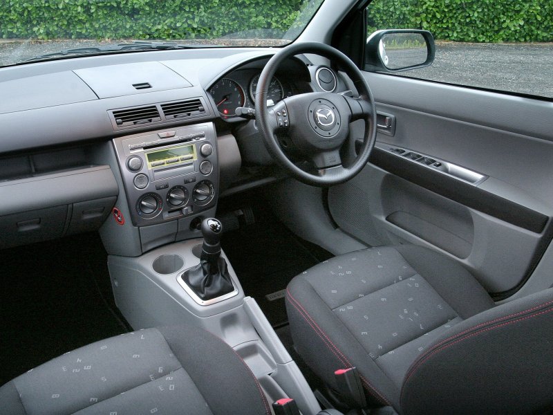 Mazda 2 i (dy), 2003
