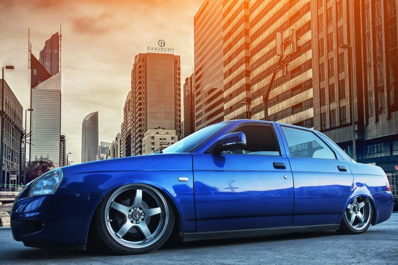 Lada Priora stance