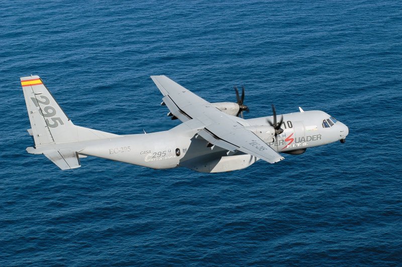 Самолет casa c-295