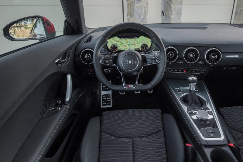 Audi TT 8s интерьер