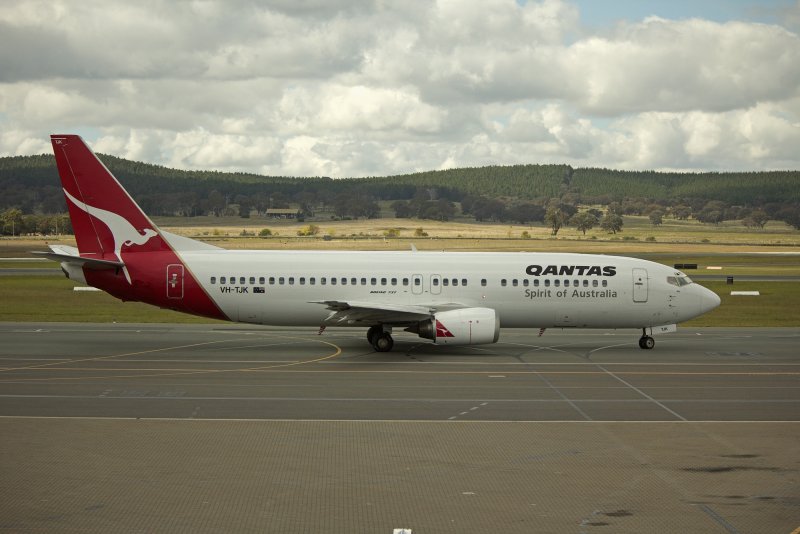 Boeing 737-400 UTAIR