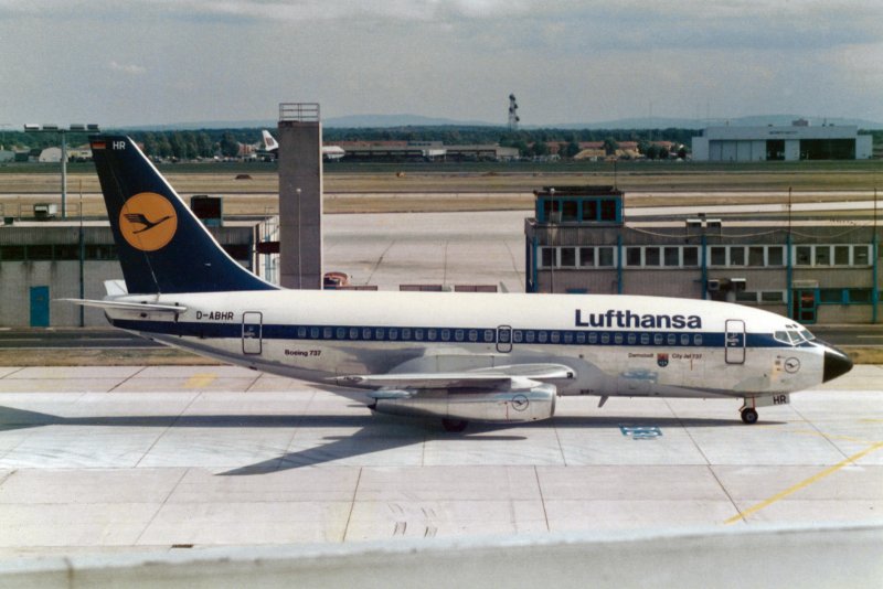 Боинг 737 500 ЮТЭЙР VQ-Bac