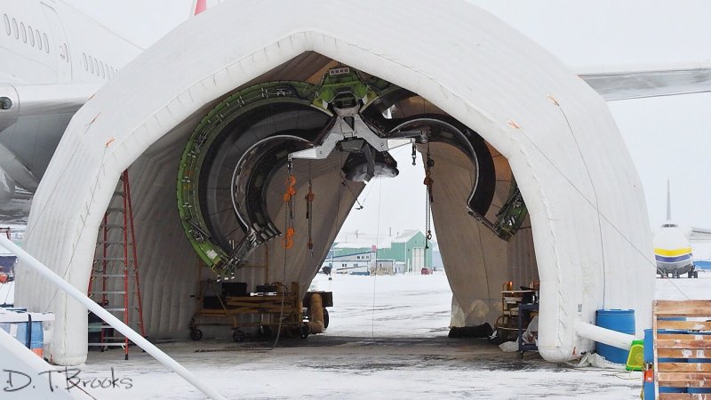 Дверь самолета Боинг 777