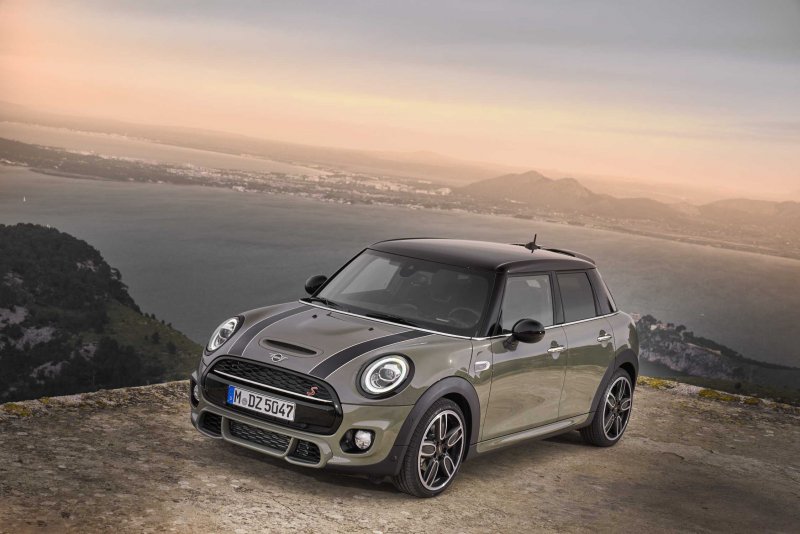 Mini Cooper countryside