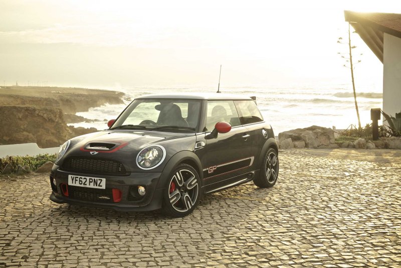 Mini Cooper John Cooper works GP 2021 красный