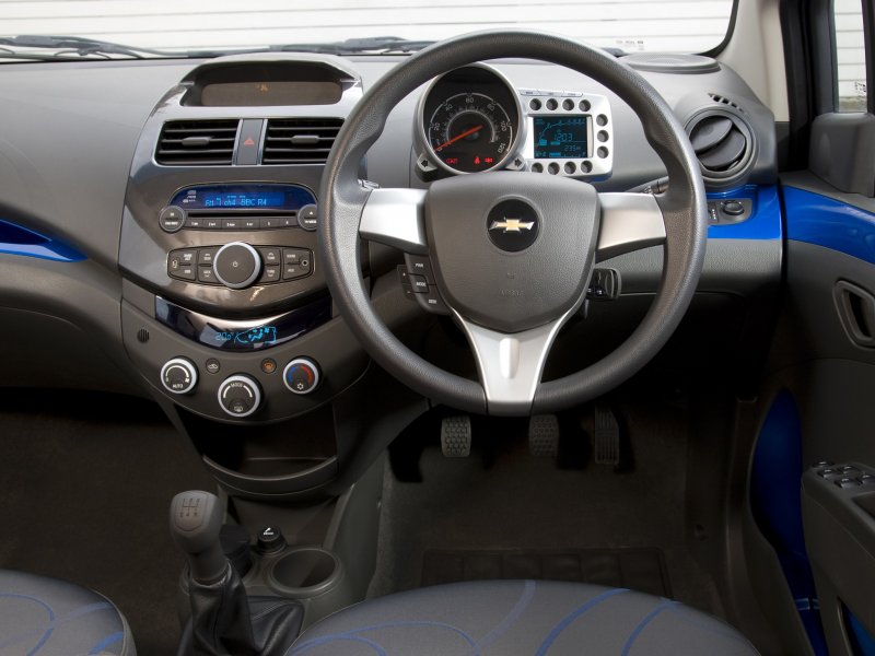 Chevrolet Spark 2011 салон