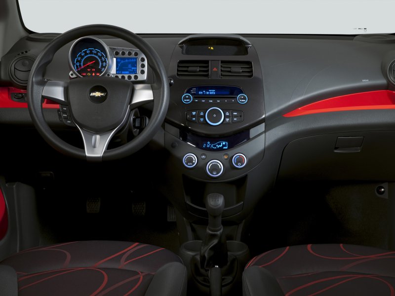Chevrolet Spark 2013 салон