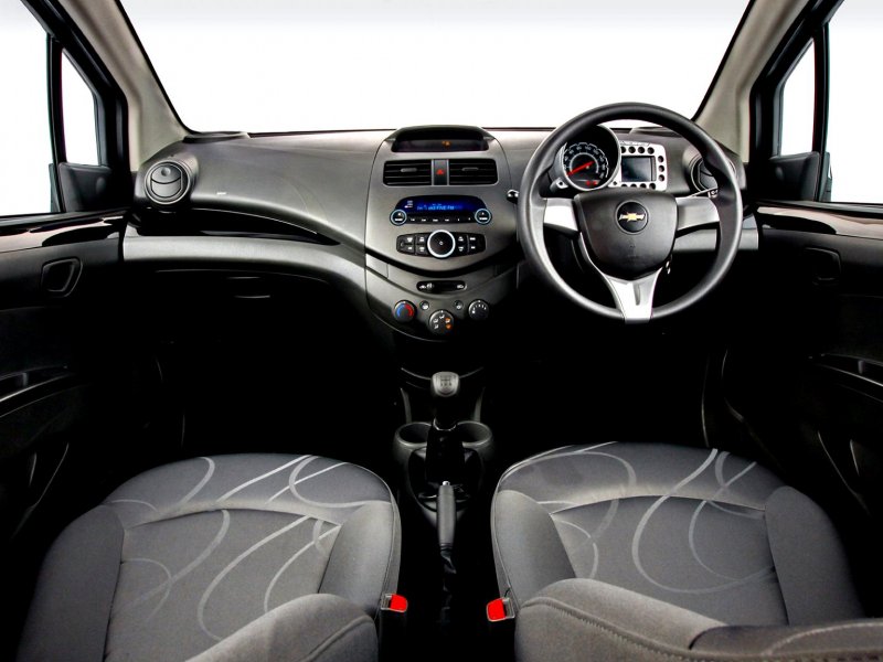 Chevrolet Spark 2010 салон