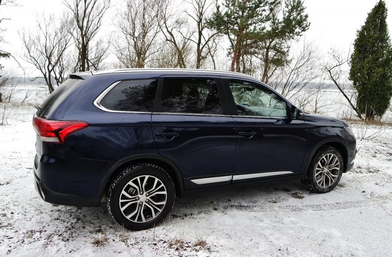 Mitsubishi Outlander темно синий 2015