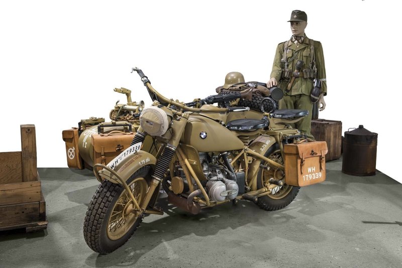 Мотоцикл BMW r75 с коляской