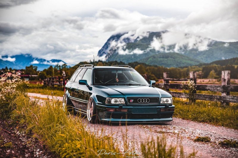 Audi 80 avant Silver at Night