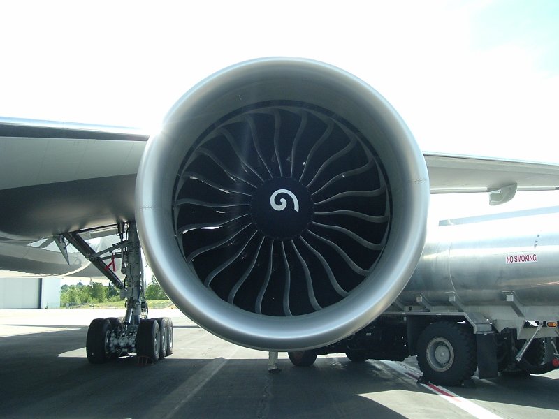 Двигатель General Electric ge90
