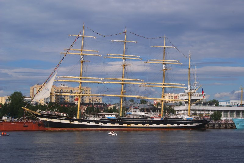 Парусник Крузенштерн в Ванкувере 2010