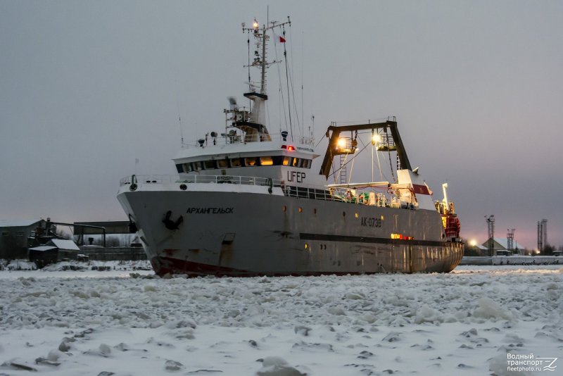 Траулер Архангельск