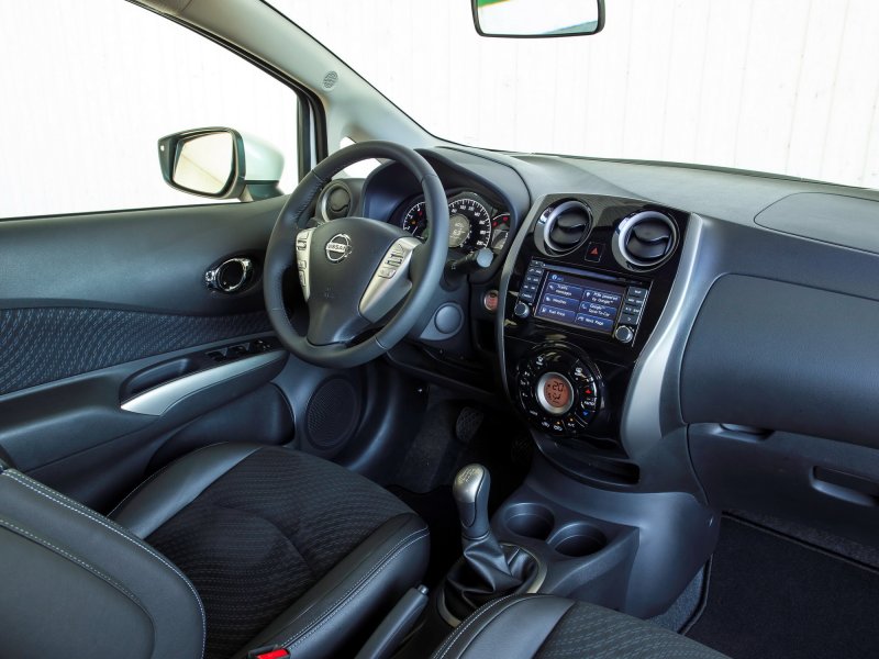 Nissan Note 2012 салон