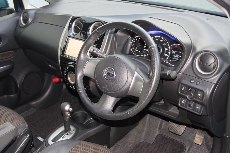 Nissan Note 2007 салон