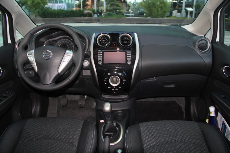 Nissan Note 2009 салон