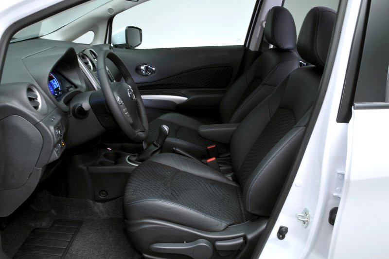Nissan Note 2012 салон