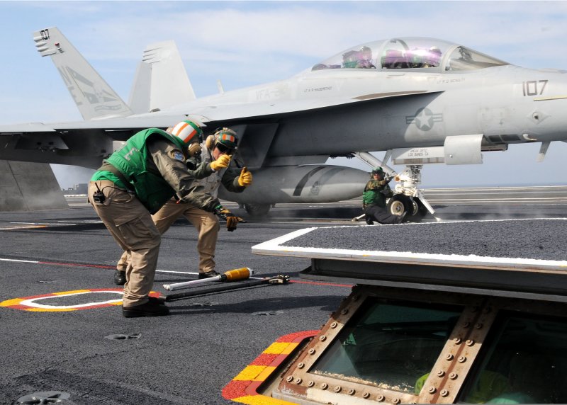 F-18 super Hornet на авианосце