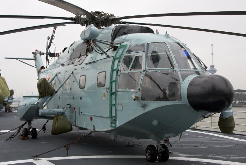 Z-8 вертолет