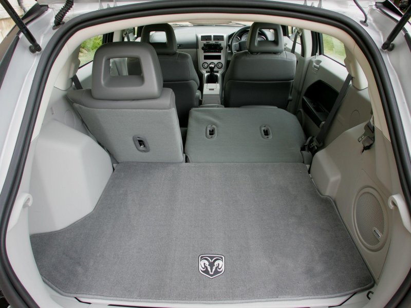 Dodge Caliber 2006 салон