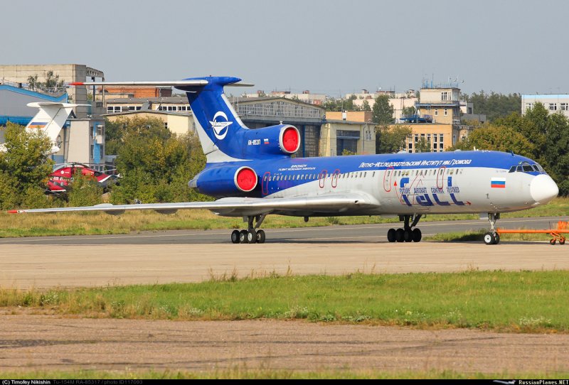 Самолёт ту 154 с грузовой