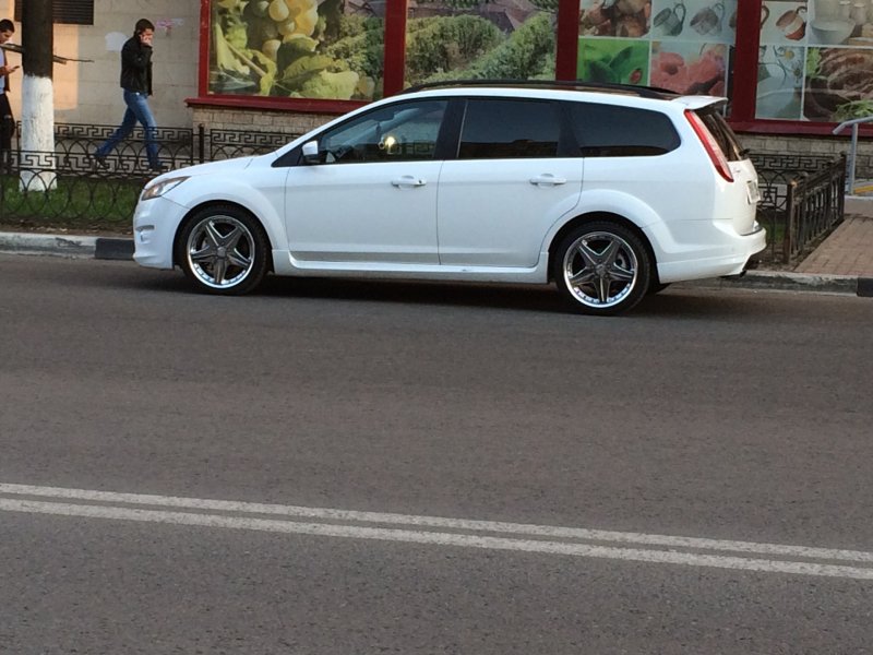 Ford Focus 2 Wagon stance