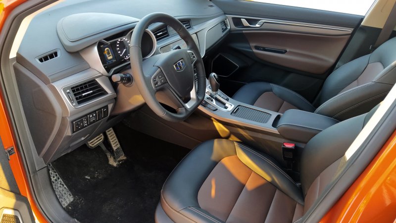 Geely GS салон