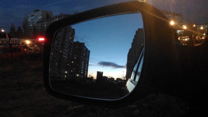 Вид из зеркала машины