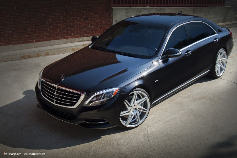 Черный Мерседес Бенц s550