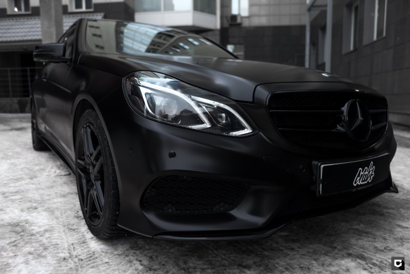 Матовый черный Мерседес w212