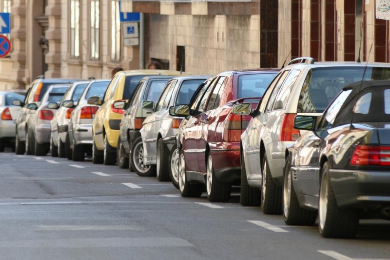 Припаркованный автомобиль