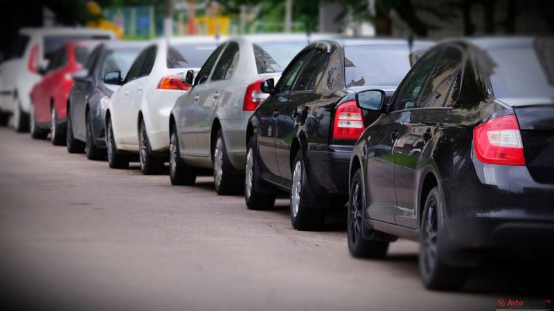Припаркованный автомобиль