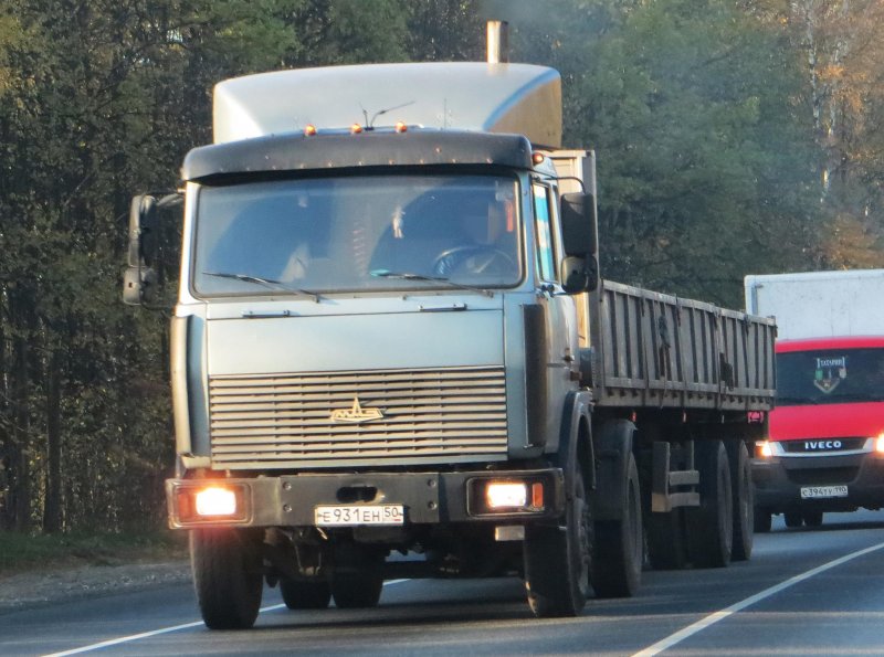 МАЗ 54323 бежевый