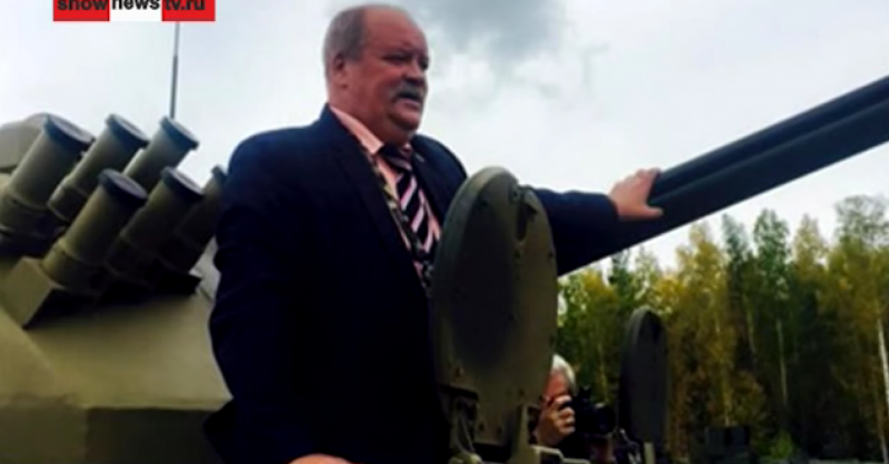 Депутат Игорь Зотов застрял в танке